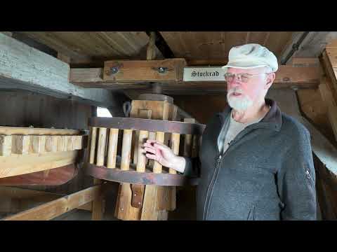 Die Mühle Auguste wird in Betrieb gesetzt und dreht sich.