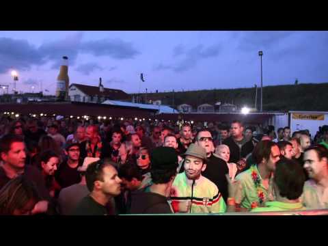 Dumonde playing Jurgen Vries - The Theme + Tiësto - Lethal Industry Live @ Luminosity Beach 2011