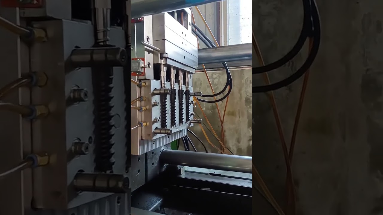 Core pulling Mechanism Of Threaded Sleeve Injection Mold #injectionmold #molding #factory