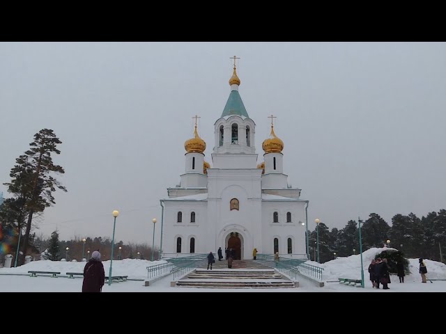 Православные христиане отмечают Сретение Господне