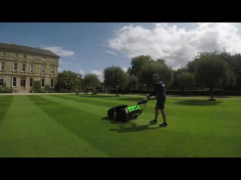 Allett C34 Evolution in action on a domestic lawn-Battery Power (Watch in 4K)