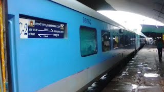 preview picture of video '12047 न्यू दिल्ली से फिरोजपुर शताब्दी एक्स्प्रेस अपनी पूरी स्पीड से बुढ़लाडा स्टेशन से निकलती हुई।'