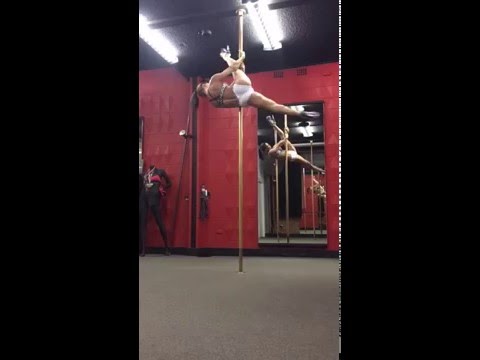 Andrea Ryff - pole spin combo