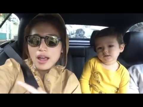 Lucunya El Barack Alexander Bernyanyi Bersama Mami Jedar.