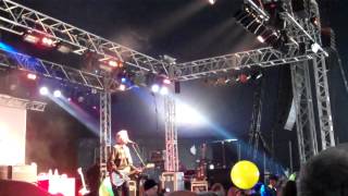June 3, 2012: Billy Bragg @ Apple Cart Festival, Victoria Park (Great Leap Forwards)