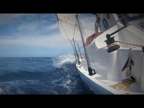 WHAT A BEAST! WAVE ROVER ENTERS THE GULF STREAM// SOLO NONSTOP ATLANTIC OCEAN PASSAGE //CONTESSA 26