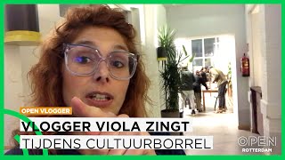 Vlogger Viola zingt zich schor bij de cultuurborrel in het Oude Noorden