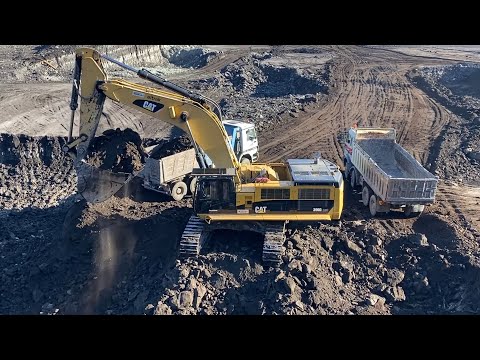 Caterpillar 390D Excavator Loading Trucks With 2 Passes - Interkat SA