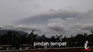 preview picture of video 'Fenomena awan di gunung Lawu'
