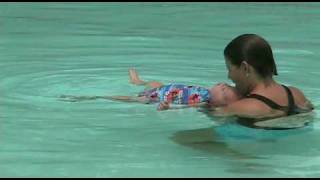 preview picture of video 'Macie E at her second Swimming Lesson'