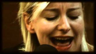 CATHY DAVEY - Little Red (FD Acoustic session)