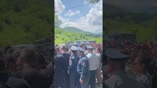 Քաղաքացիներին և ԱԺ ընդդիմադիր պատգամավորներին թույլ չեն տալիս հատել ոստիկանական շղթան