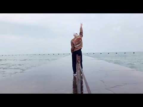 181005 BTS Kim Taehyung in Chicago (Twitter post)