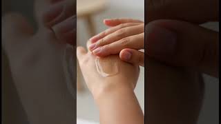 Download lagu Prevent cracked skin with a swipe of coconut oil #Shorts mp3
