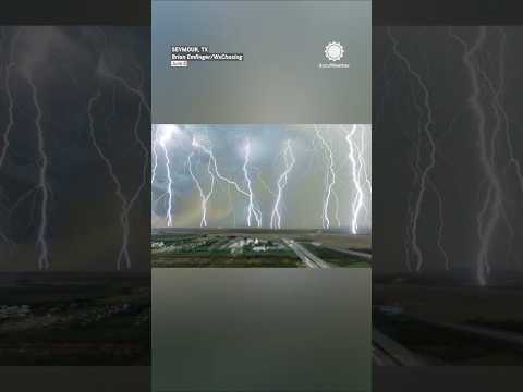 Multiple Lightning Strikes Combined into One Incredible Photo