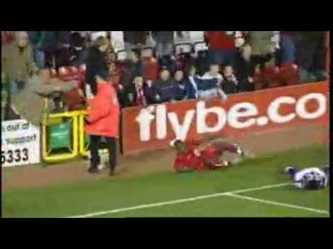 Bästa fotbollstabbarna i England. På DVD 16-maj 2012