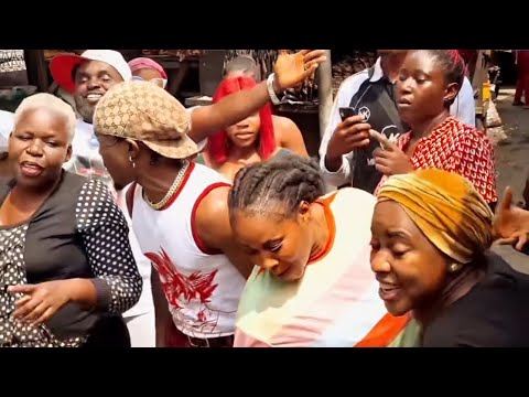 Humblesmith storms Rumuola market in PH ( KELECHI)