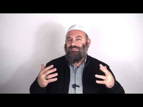 Fillo me namaz të sabahut në xhami - Hoxhë Bekir Halimi