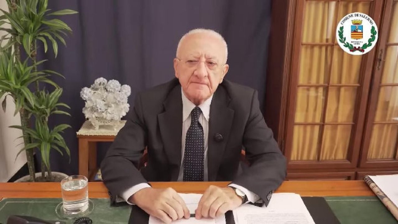 De Luca (Salerno): Bonelli è salice piangente della politica, produttore di depressione nazionale