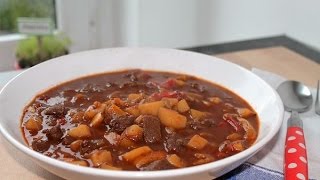 Gulaschsuppe kochen (Rezept) || Goulash Soup (Recipe) || [ENG SUBS]