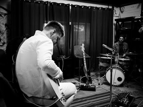 AmpLife – Worried (Live 2016)