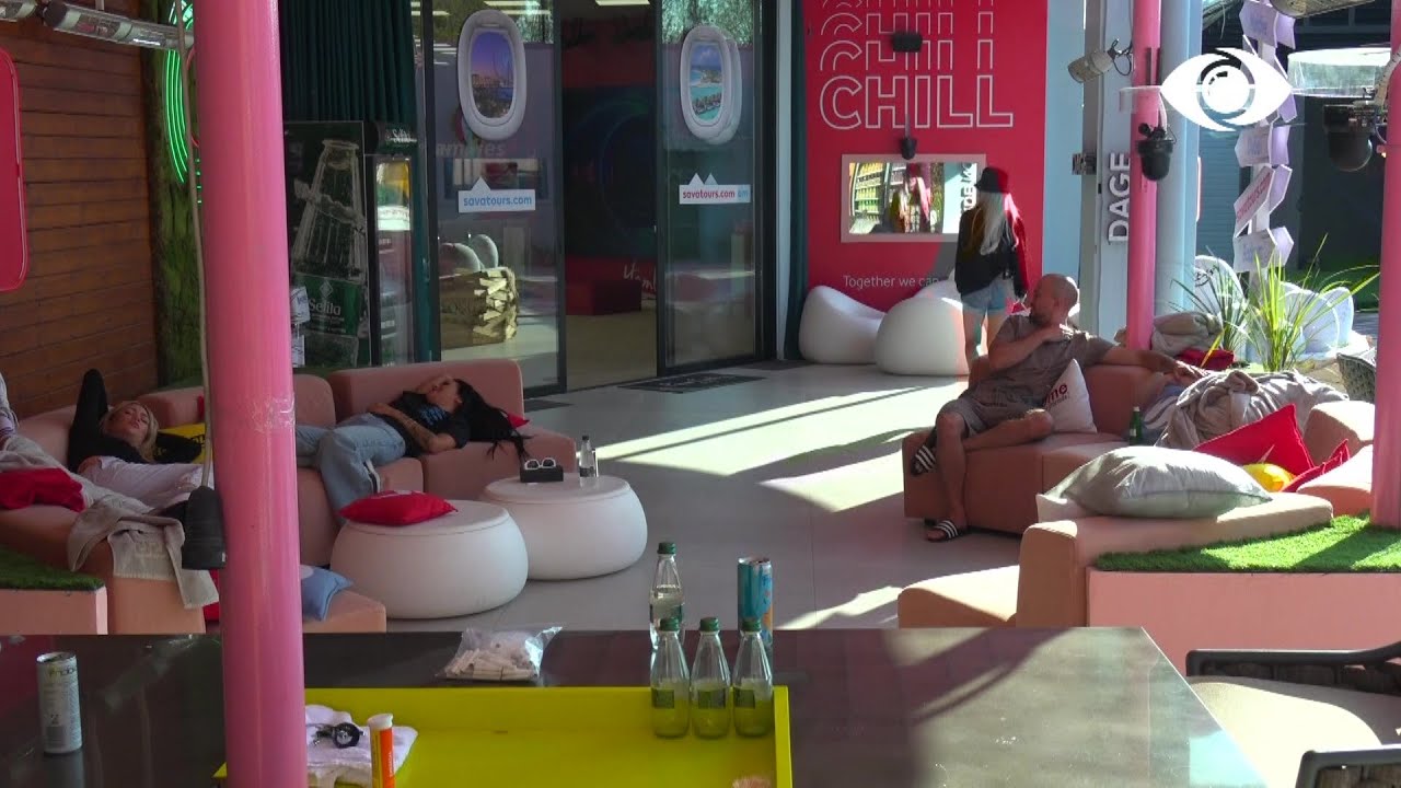 O kinge, ngacmimet mes Deas dhe Efit