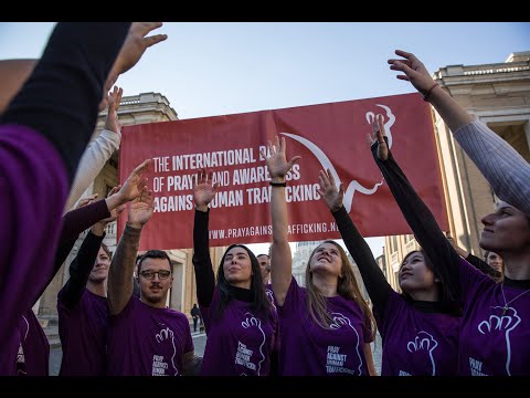 Un flashmob in Piazza S. Pietro contro la Tratta