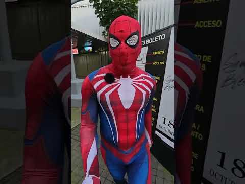Me metí camuflado de hombre araña al camerino de @Blessd