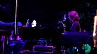 Reba &amp; Lee Ann Womack - Does He Love You - Baltimore, MD (1/22/10)