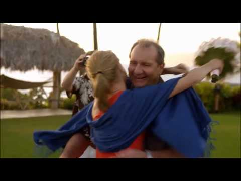 Modern Family - Phil & Claire renew their vows