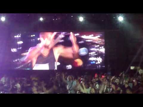 ROCKIN'1000 THAT'S LIVE - AC/DC - It's A Long Way To The top