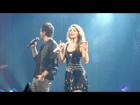 Taylor Swift and Andy Grammer sing 