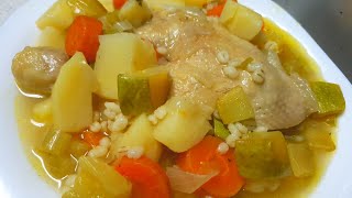 מרק עוף עם ירקות וגריסים  Vegetable and grits chicken soup מטבח בקלי קלות ליהי קרוית (ליהי קרויץ - מטבח בקלי קלות) - התמונה מוצגת ישירות מתוך אתר האינטרנט יוטיוב. זכויות היוצרים בתמונה שייכות ליוצרה. קישור קרדיט למקור התוכן נמצא בתוך דף הסרטון