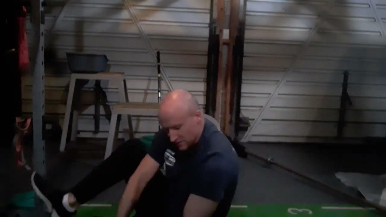 Gym Exercise - Core V tuck twist
