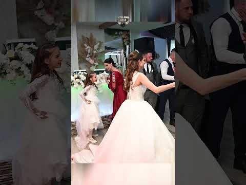 Djevojke zaigrale svadbenu ŠOTU - part 1 #fotovideoalfa #svadba #fypシ #reels #kolo #viral #part1