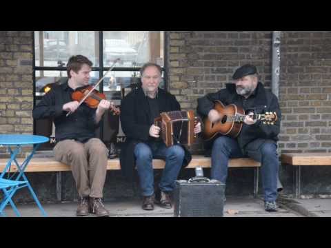 Lydom, Bugge & Høirup playing in the streets of Copenhagen!