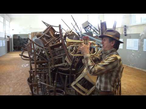 LIBRO  "QUELLA TROMBA DI LATTA"  - Mario Fragiacomo