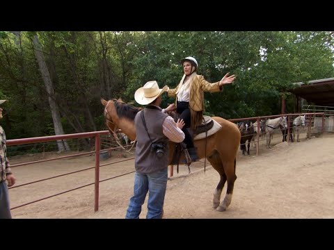 Gunilla Rider En Häst (Del 1) -  Svenska Hollywoodfruar (S10 Ep7)