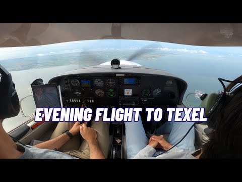 Evening flight to the island of Texel (Netherlands) - Cockpit DA40
