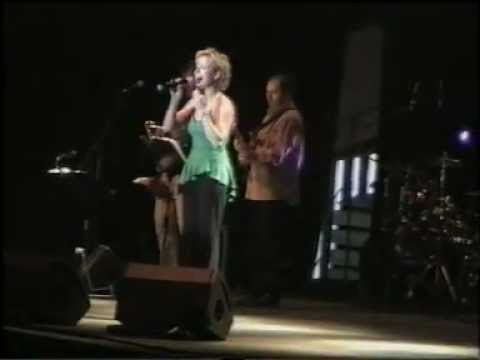 Iveta Bartošová-TŘI OŘÍŠKY (LIVE)