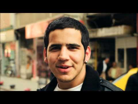 Alen Gira - Bol Kıyafetli Serseri