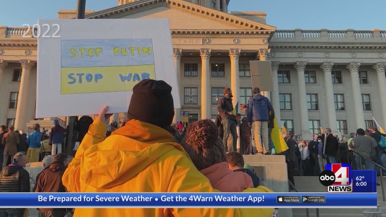 President Trump and French President Macron meet in Oval Office to discuss Ukraine