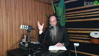 מדברים מרבי נחמן מברסלב   לא עוצר בדרך לאושר   פסח (הרב מאור קריו) - התמונה מוצגת ישירות מתוך אתר האינטרנט יוטיוב. זכויות היוצרים בתמונה שייכות ליוצרה. קישור קרדיט למקור התוכן נמצא בתוך דף הסרטון