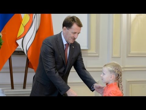 Встреча губернатора воронежской области Гордеева А В с Олесей Власовой и Аней Кочуковой