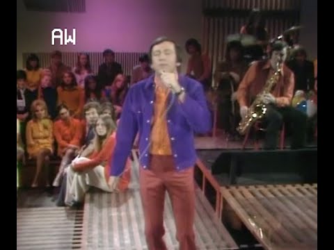 Sunday Mornin' Comin' Down video