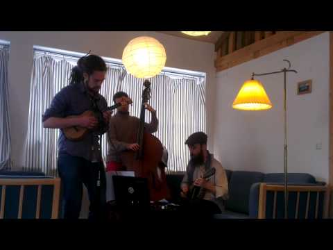 Elof & Wamberg feat. Hal Parfitt-Murray - Bach for ukelele, mandolin and double bass.