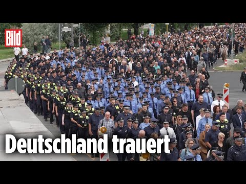 BERLIN: Trauermarsch für getöteten Polizisten Rouven Laur