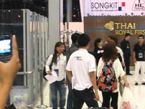 120407 IU @ Suvannabhumi Airport Thailand