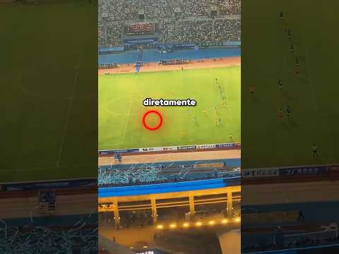 ELA CONSEGUE VER O CR7 DE CASA! #curiosidades #cr7 #messi