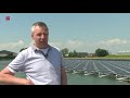 Bloemkwekerij in Luttelgeest legt zonnepanelen op het water